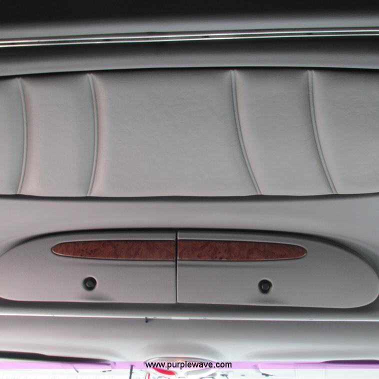 image for item L5326 2009 Peterbilt 387 semi truck