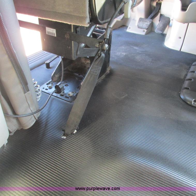 image for item L5326 2009 Peterbilt 387 semi truck