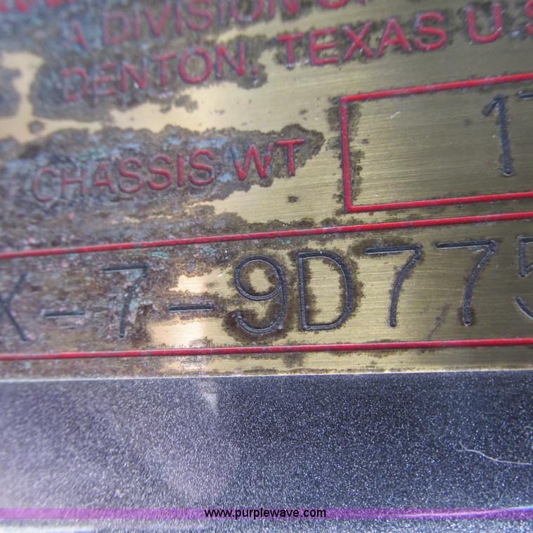 image for item L5326 2009 Peterbilt 387 semi truck