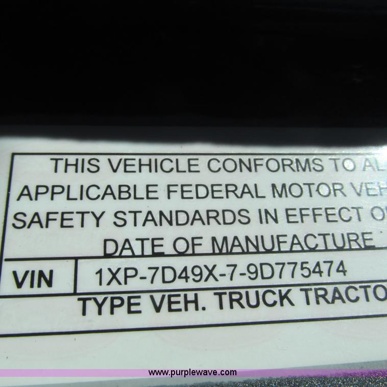 image for item L5326 2009 Peterbilt 387 semi truck