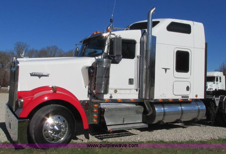 image for item L5327 2002 Kenworth W900L semi truck