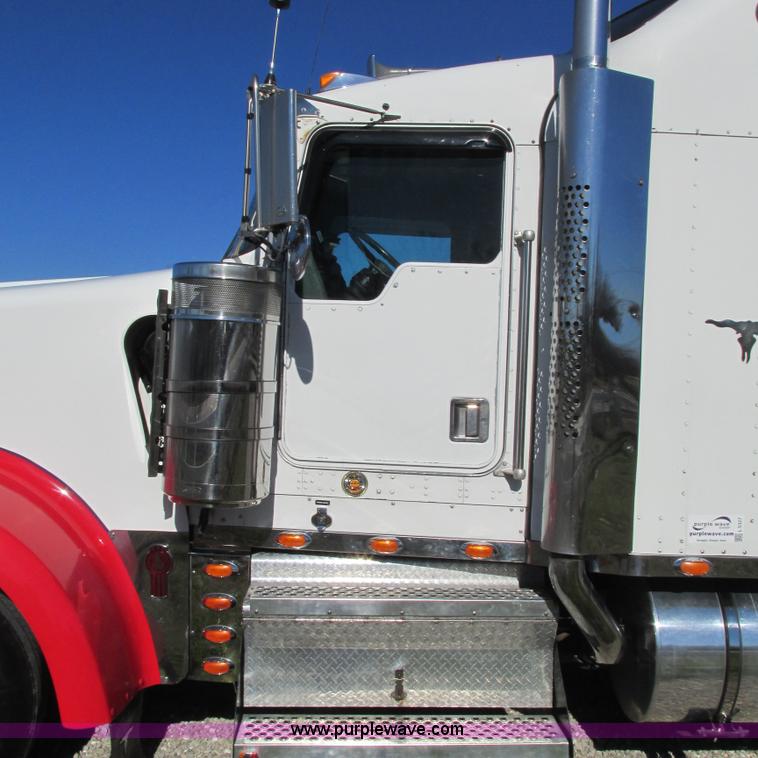 image for item L5327 2002 Kenworth W900L semi truck