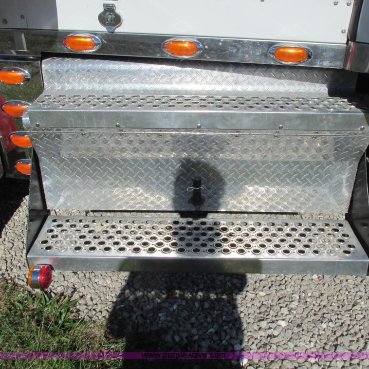 image for item L5327 2002 Kenworth W900L semi truck