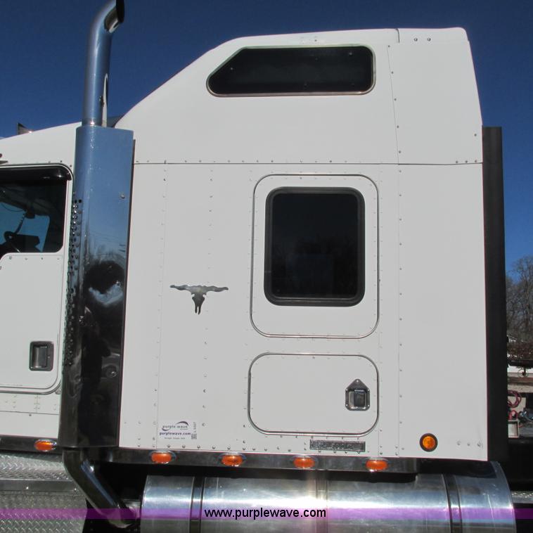 image for item L5327 2002 Kenworth W900L semi truck