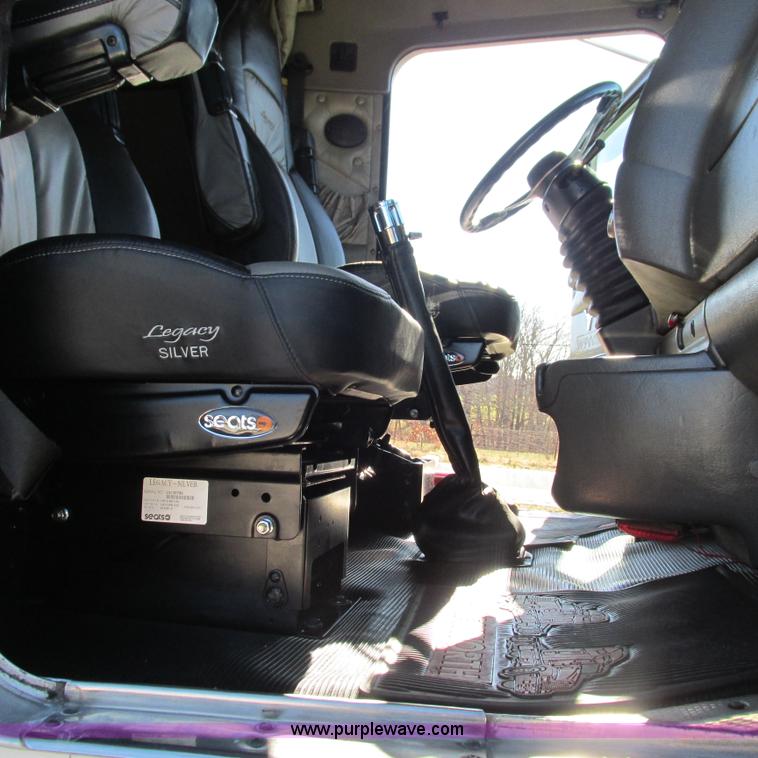 image for item L5327 2002 Kenworth W900L semi truck