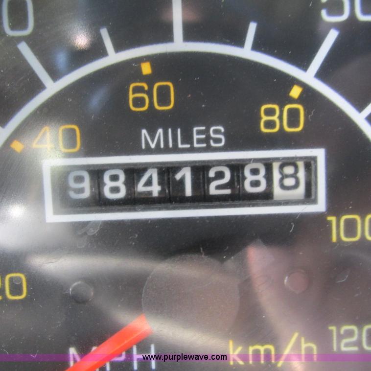 image for item L5327 2002 Kenworth W900L semi truck