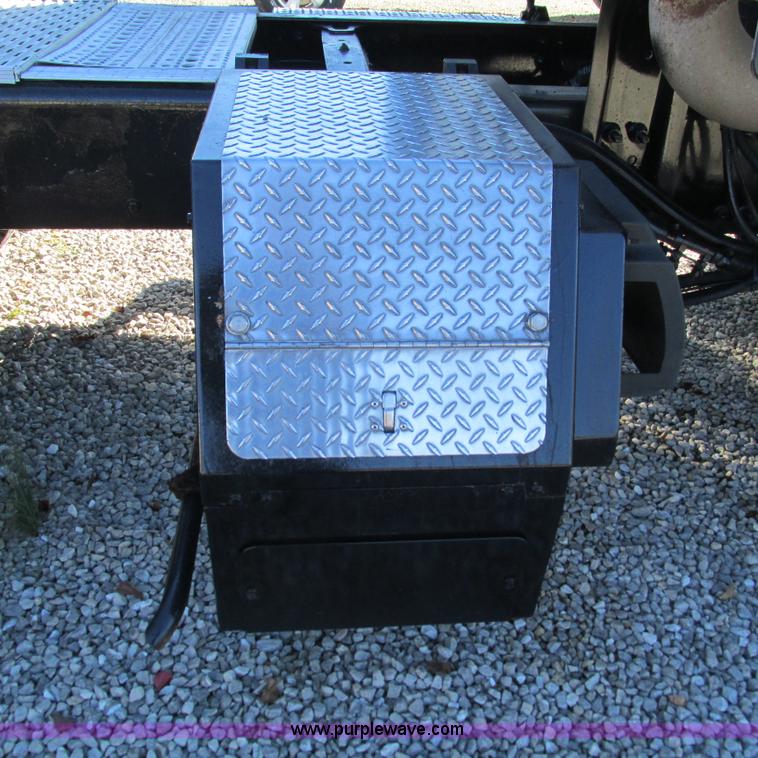 image for item L5328 2005 Freightliner Columbia semi truck