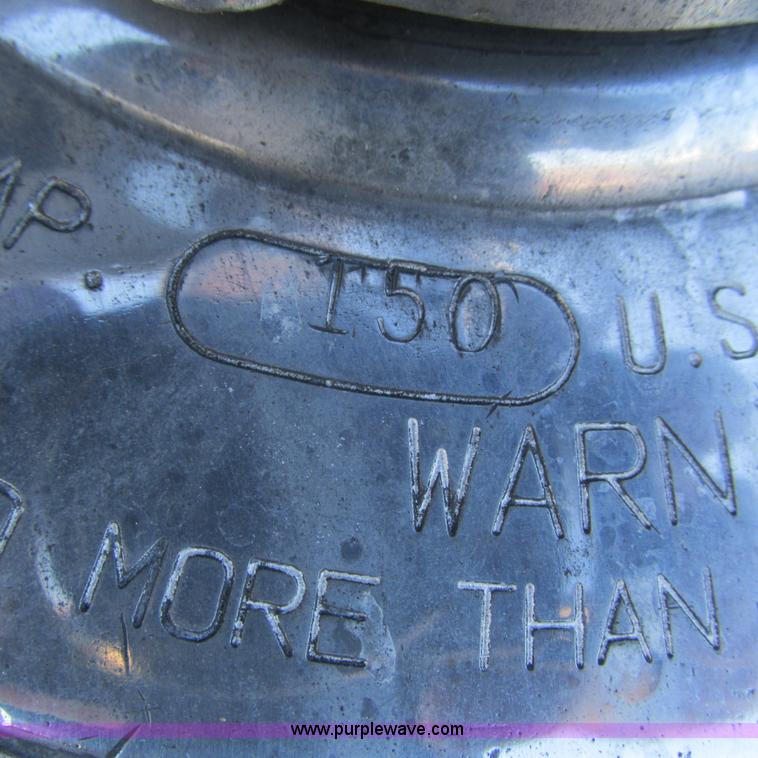 image for item L5328 2005 Freightliner Columbia semi truck