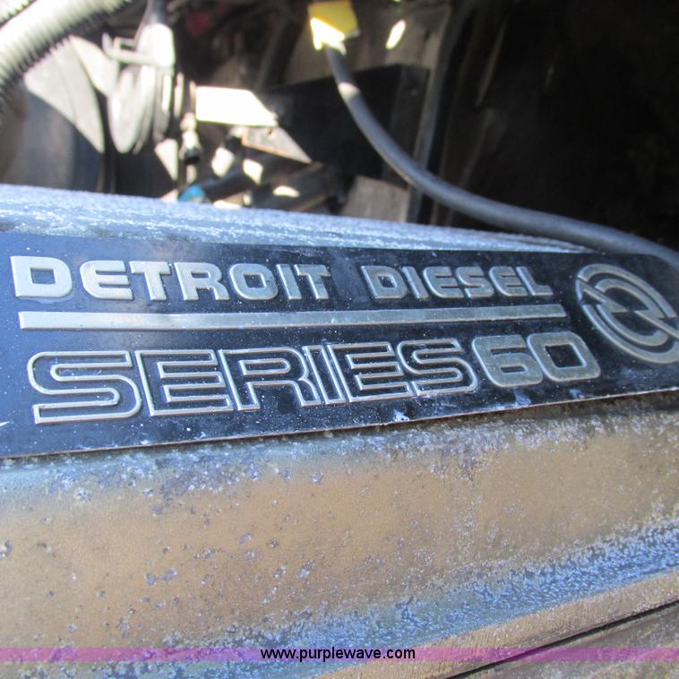 image for item L5328 2005 Freightliner Columbia semi truck