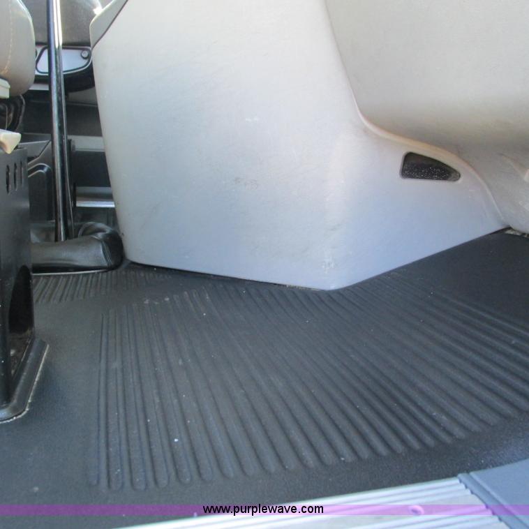 image for item L5328 2005 Freightliner Columbia semi truck