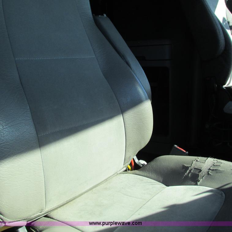 image for item L5328 2005 Freightliner Columbia semi truck