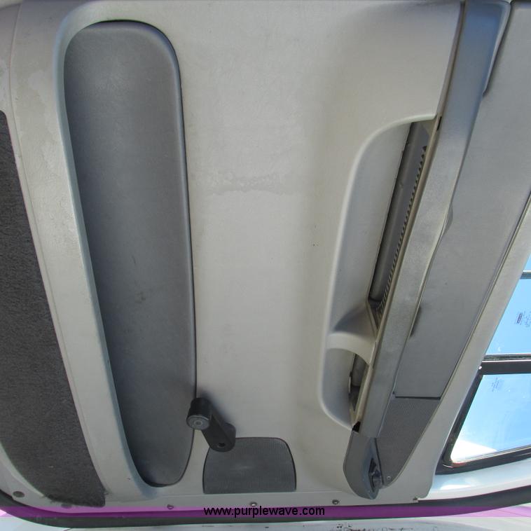 image for item L5328 2005 Freightliner Columbia semi truck