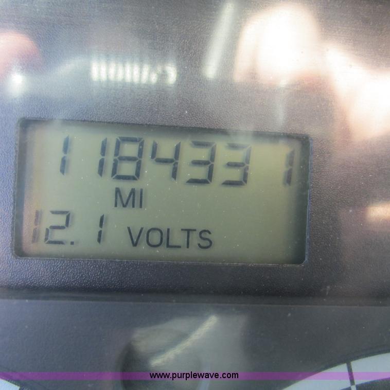 image for item L5328 2005 Freightliner Columbia semi truck