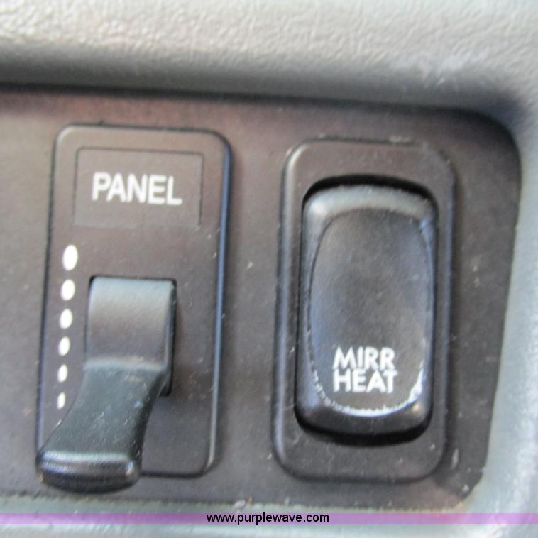 image for item L5328 2005 Freightliner Columbia semi truck