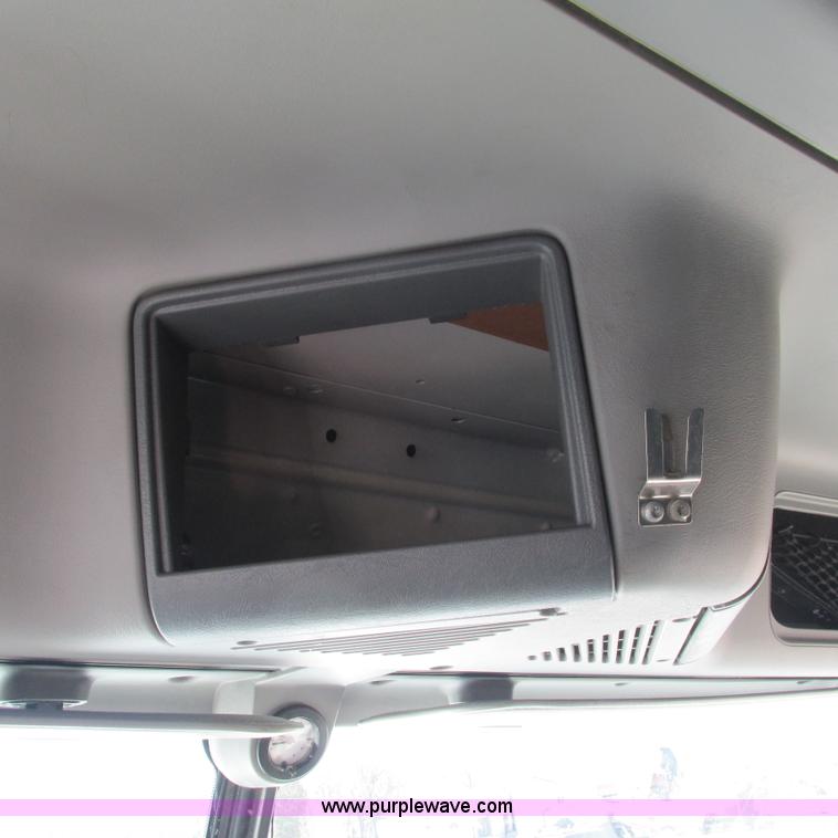 image for item L5328 2005 Freightliner Columbia semi truck