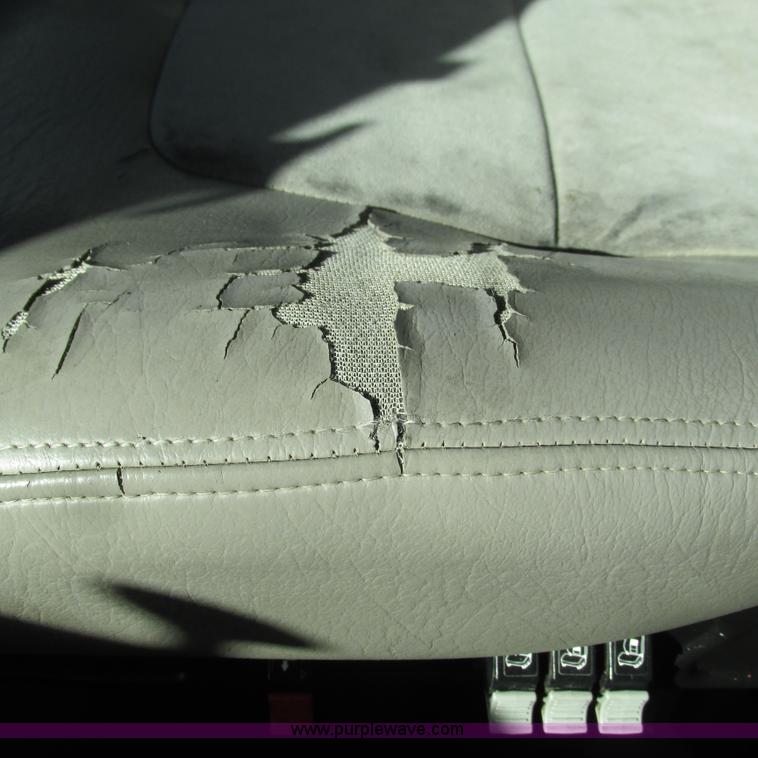 image for item L5328 2005 Freightliner Columbia semi truck