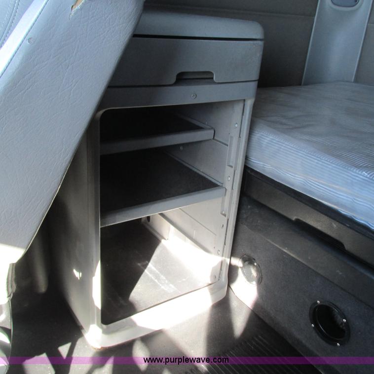 image for item L5328 2005 Freightliner Columbia semi truck