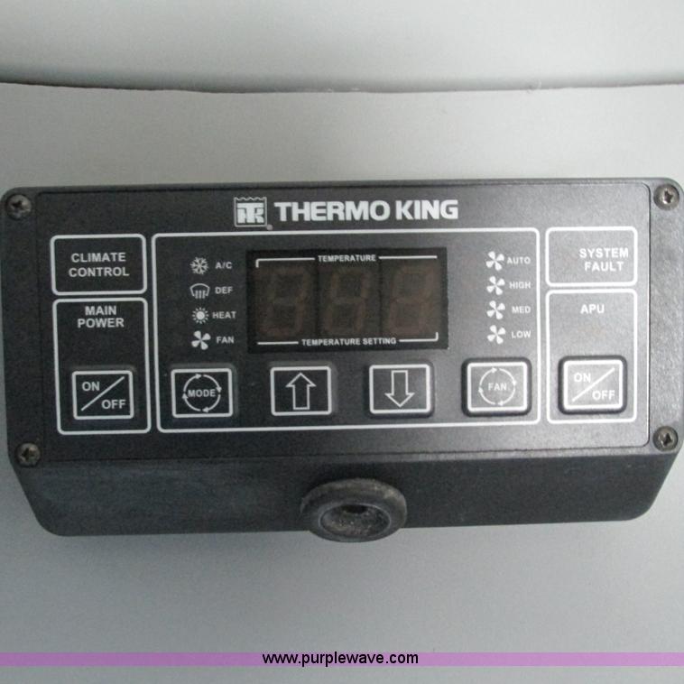 image for item L5328 2005 Freightliner Columbia semi truck