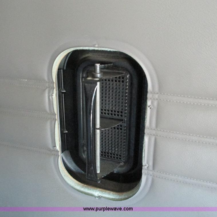 image for item L5328 2005 Freightliner Columbia semi truck