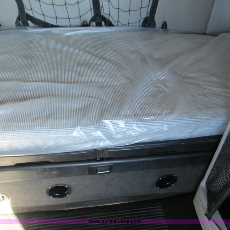 image for item L5328 2005 Freightliner Columbia semi truck