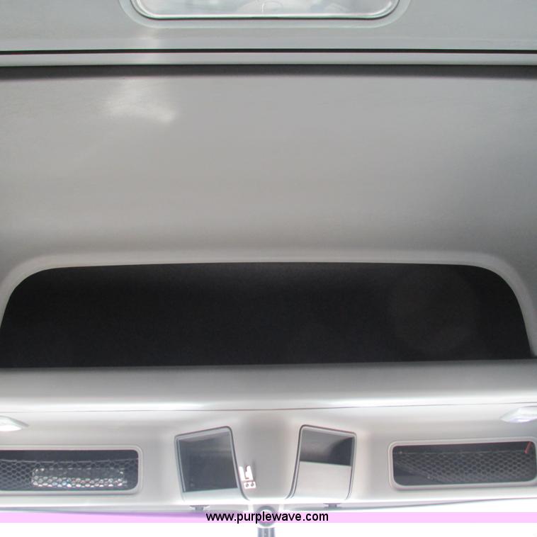 image for item L5328 2005 Freightliner Columbia semi truck