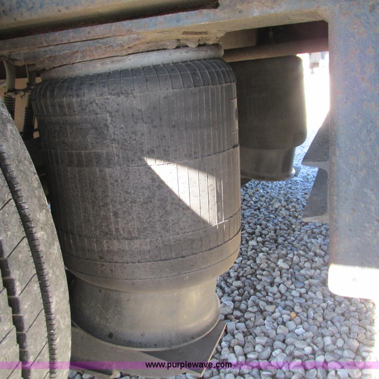 image for item L5330 1996 Doonan 48208143 drop deck trailer