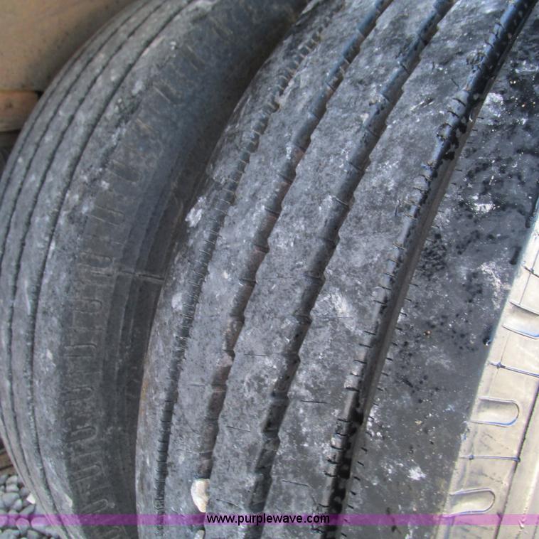 image for item L5330 1996 Doonan 48208143 drop deck trailer