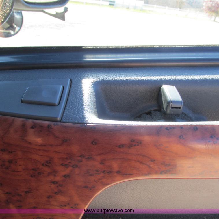 image for item L5331 2004 Volvo VNL semi truck