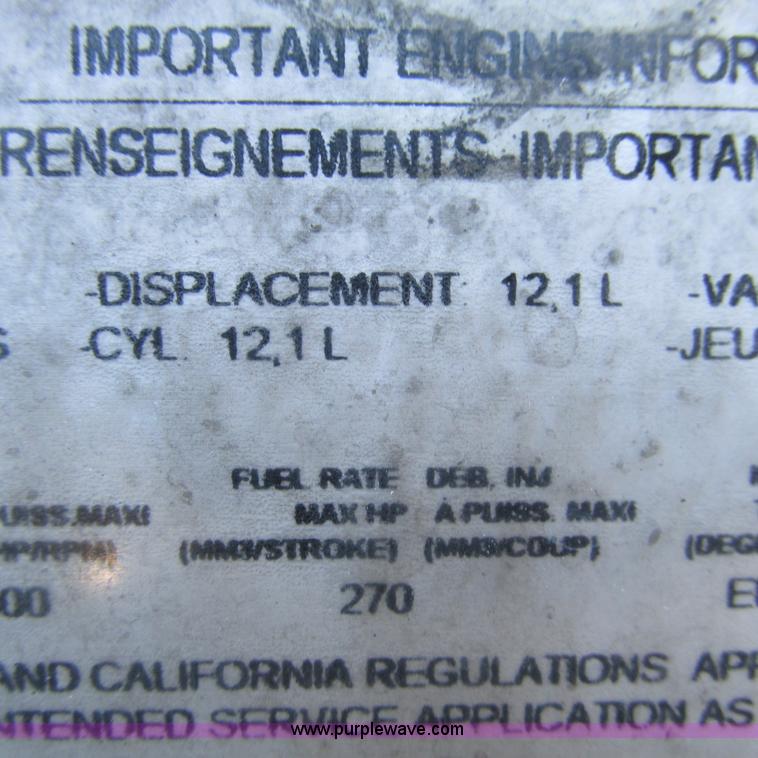 image for item L5331 2004 Volvo VNL semi truck