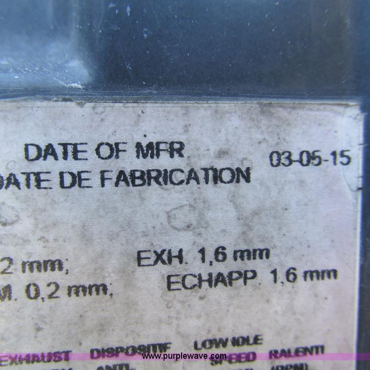 image for item L5331 2004 Volvo VNL semi truck