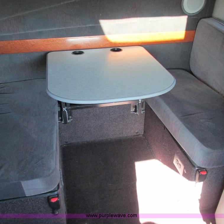 image for item L5331 2004 Volvo VNL semi truck