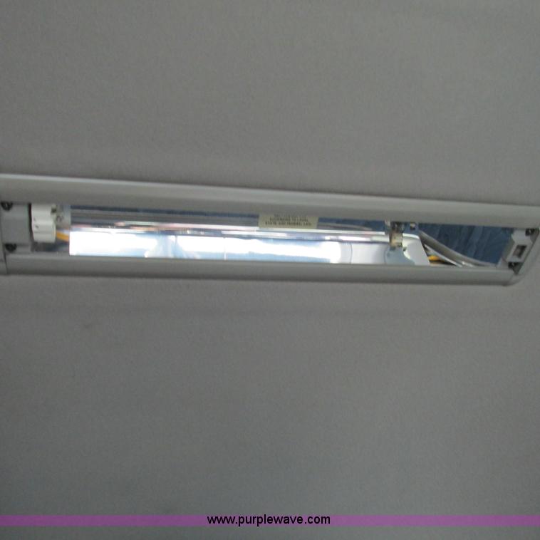 image for item L5331 2004 Volvo VNL semi truck