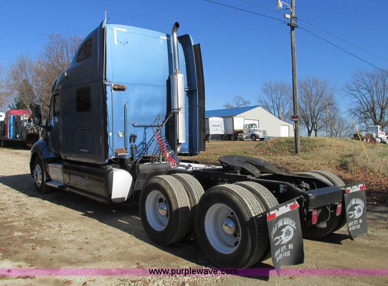 image for item N9323 2006 Peterbilt 387 semi truck