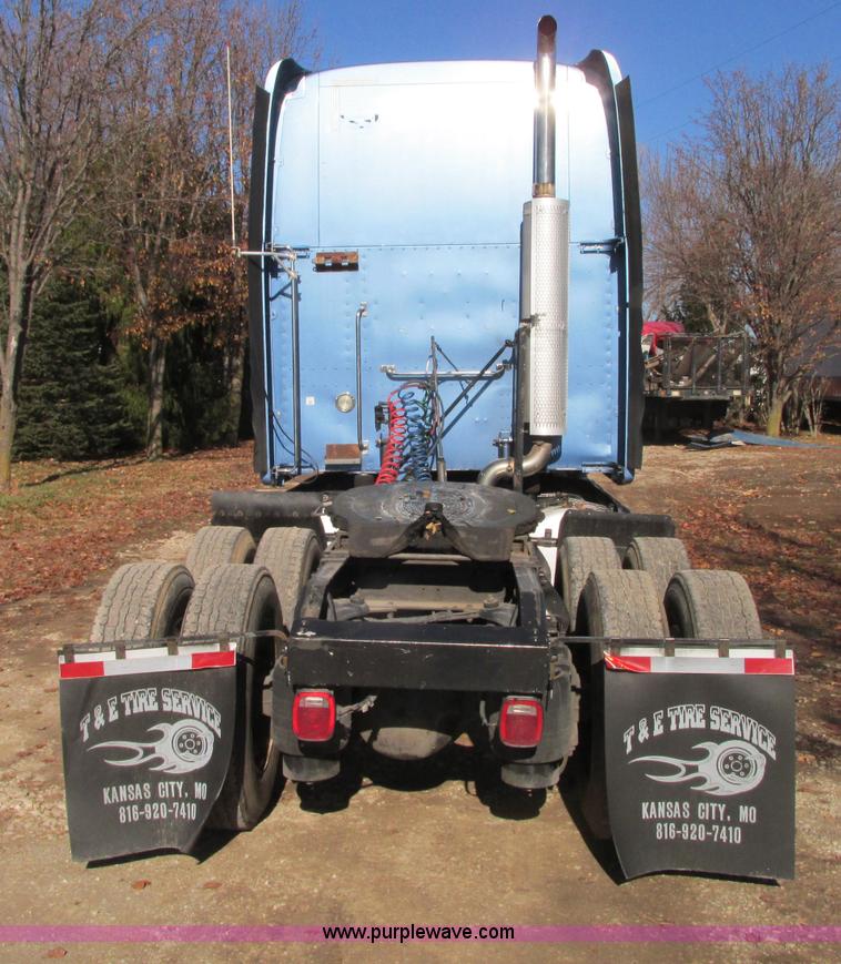 image for item N9323 2006 Peterbilt 387 semi truck