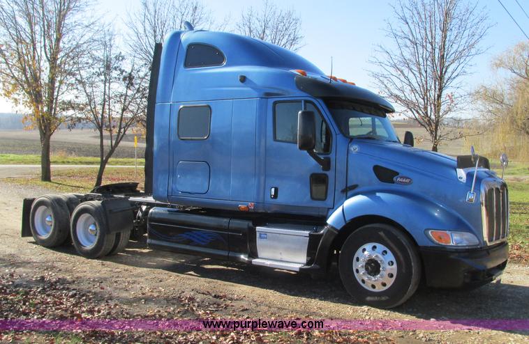 image for item N9323 2006 Peterbilt 387 semi truck