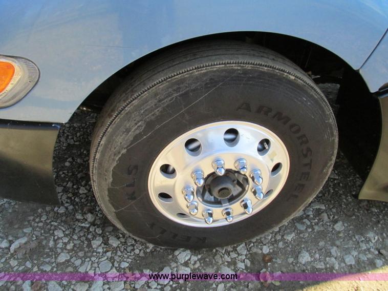 image for item N9323 2006 Peterbilt 387 semi truck