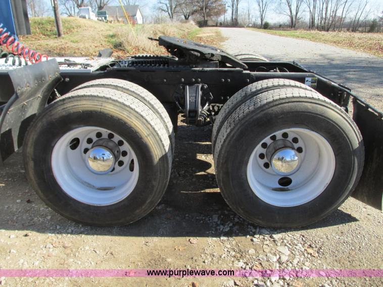 image for item N9323 2006 Peterbilt 387 semi truck