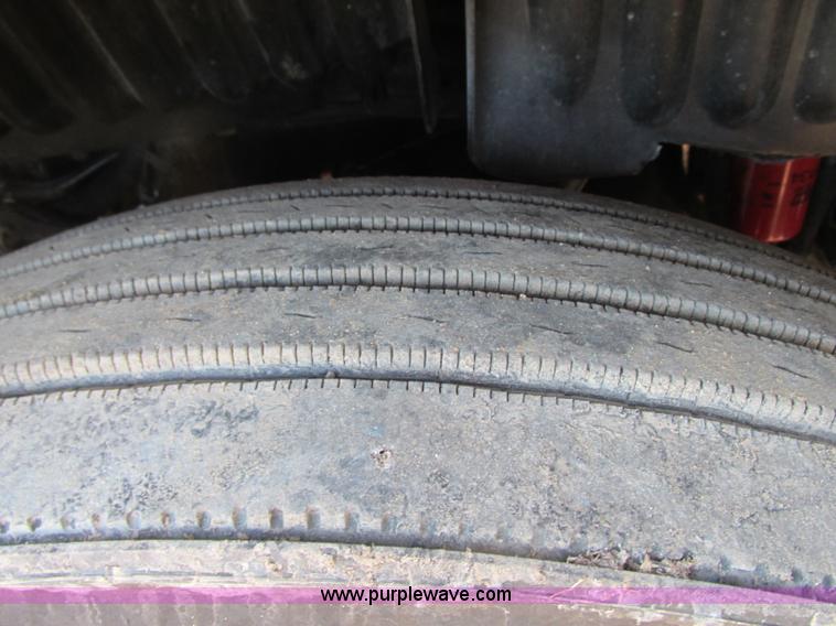 image for item N9323 2006 Peterbilt 387 semi truck