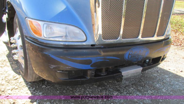 image for item N9323 2006 Peterbilt 387 semi truck