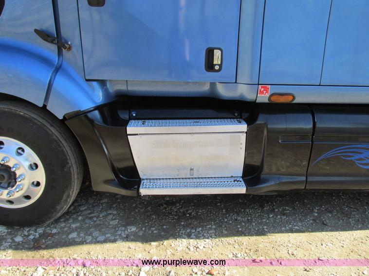 image for item N9323 2006 Peterbilt 387 semi truck