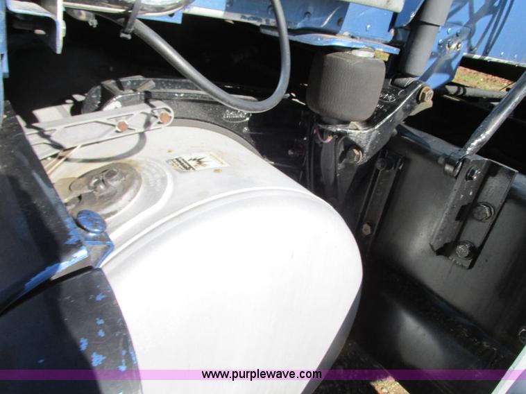 image for item N9323 2006 Peterbilt 387 semi truck