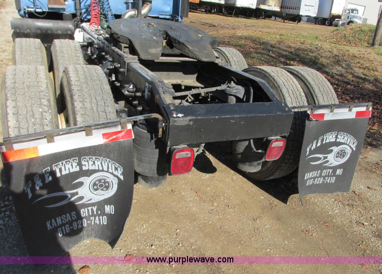 image for item N9323 2006 Peterbilt 387 semi truck