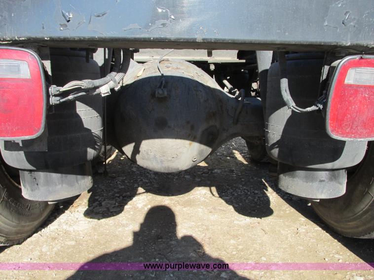 image for item N9323 2006 Peterbilt 387 semi truck