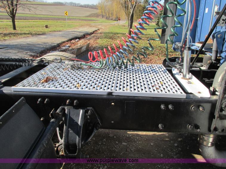 image for item N9323 2006 Peterbilt 387 semi truck