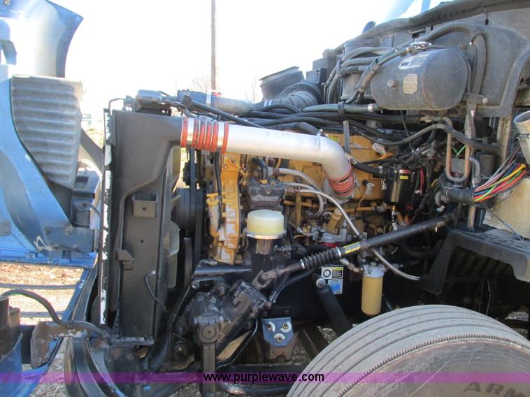 image for item N9323 2006 Peterbilt 387 semi truck