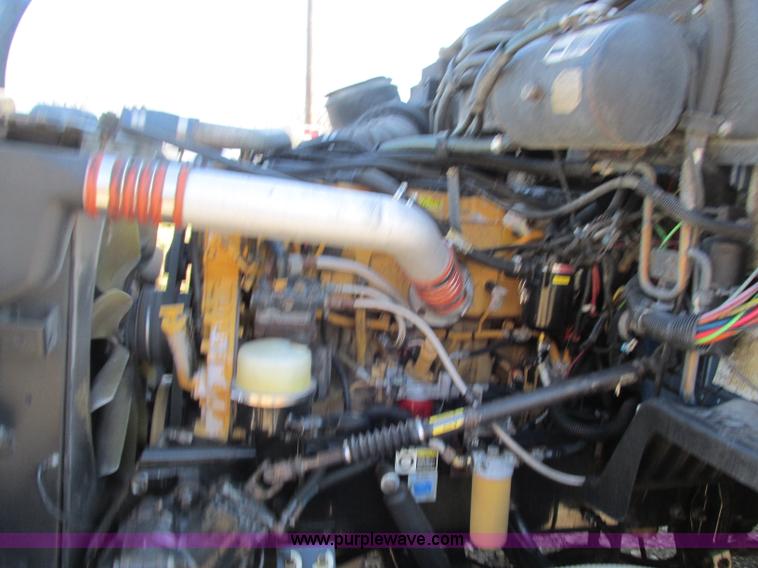 image for item N9323 2006 Peterbilt 387 semi truck