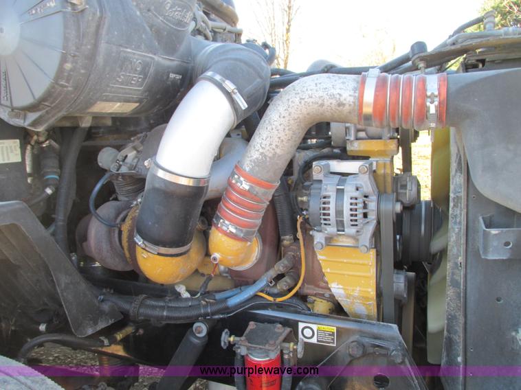 image for item N9323 2006 Peterbilt 387 semi truck