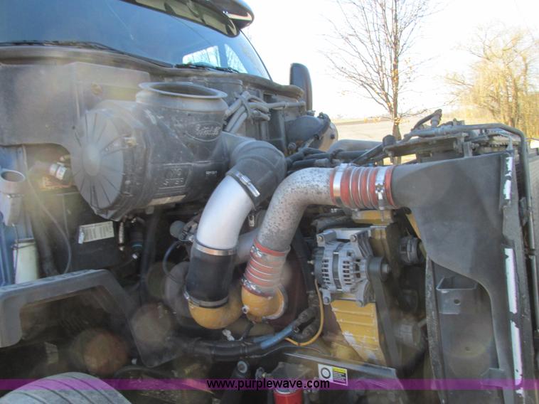 image for item N9323 2006 Peterbilt 387 semi truck