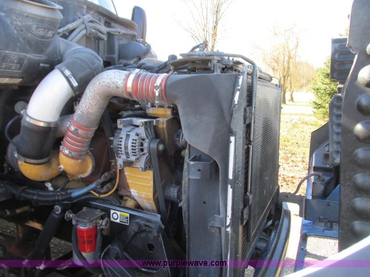 image for item N9323 2006 Peterbilt 387 semi truck