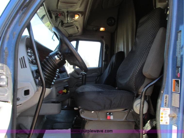 image for item N9323 2006 Peterbilt 387 semi truck